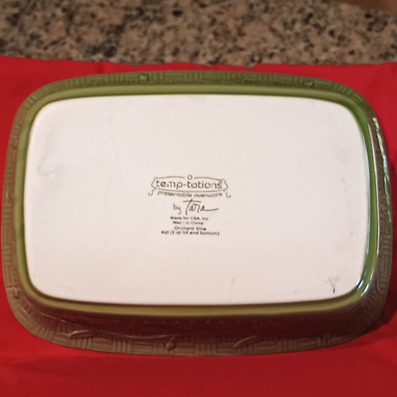TEMP-TATIONS Presentable Ovenware Covered Green Casserole Dish. 4 Qt. by Tara. - Picture 7 of 16